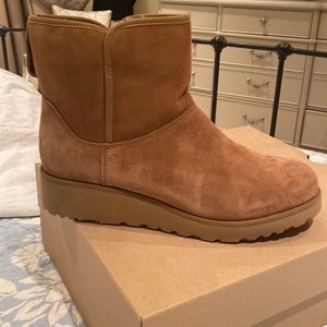 Brand new Never worn womens Kristin Uggs9.5